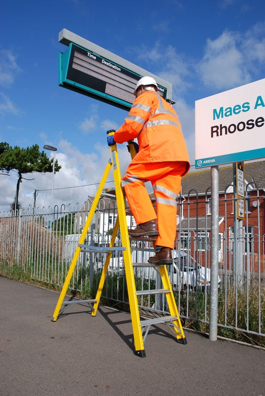 TB Davies EN131 Fibreglass Platform Stepladder With Deep Treads