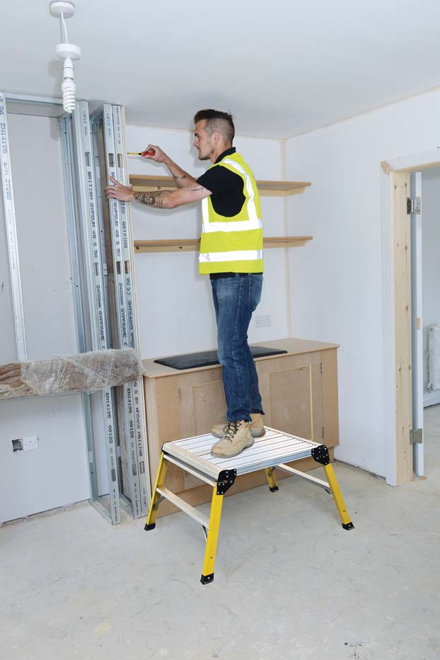 Worker Using Zarges GRP 600 Hop Up