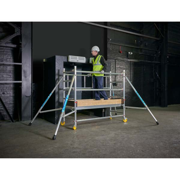 5545106 Zarges Reachmaster PLUS 0.6m In Use