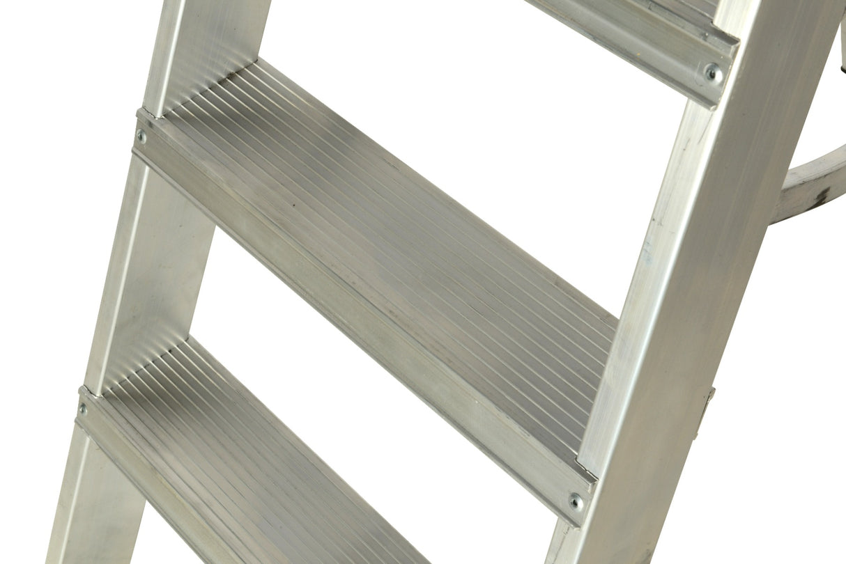 WERNER EU 7140518 Stepladder 5 Tread close up