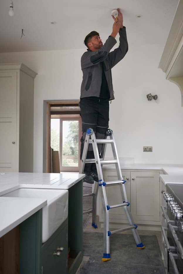 Werner Telescopic Multi-Purpose Combination Ladder - 4 x 3 - Stepladder Mode