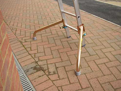 Easi-Dec-Ladder-Spurs-In-Use