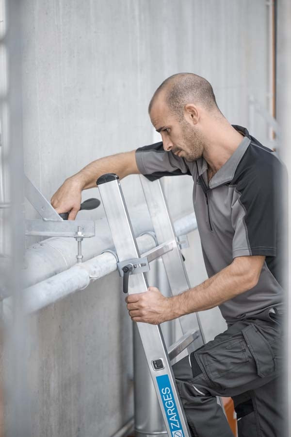 Zarges-Shelf-Ladder-Hooks-Side-View