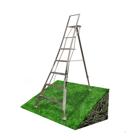 Werner Adjustable Tripod Ladder With Ground Spike - 5 Tread