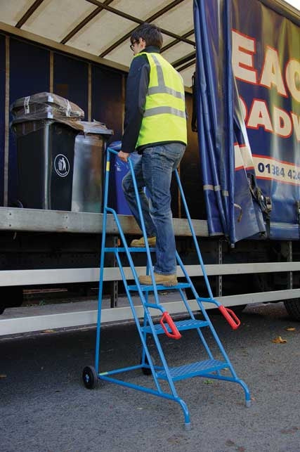 GS-Approved-Fort-Dock-Steps-In-Use